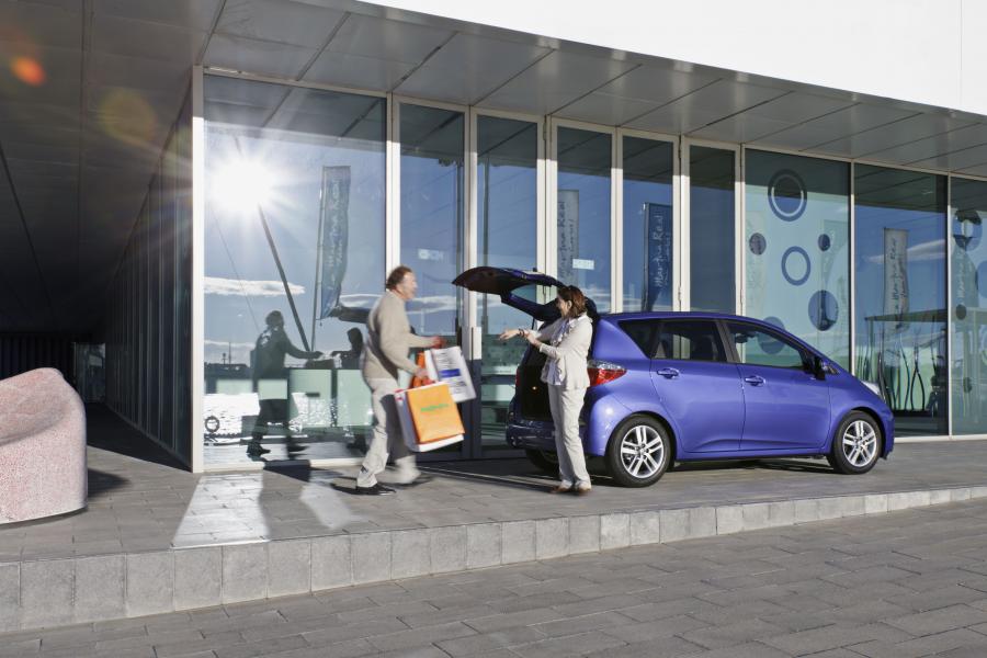  Toyota Verso-S 2010 года  (фото 53 из 109)